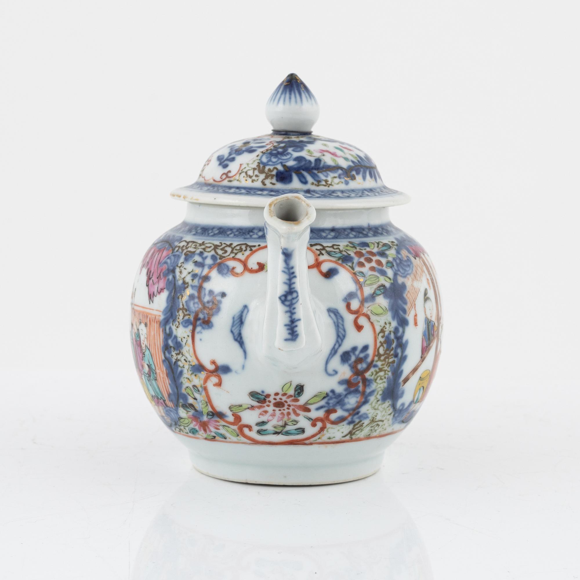 Tekanna, porslin, Qingdynasti, omkring år 1800.