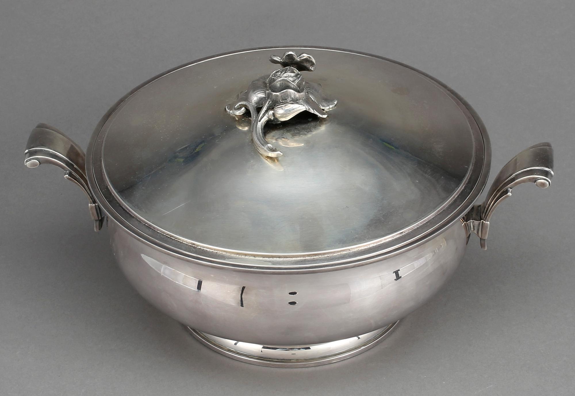 KAROTT med LOCK, silver, K Andersson, Stockholm, 1939. Vikt ca 885 gram.