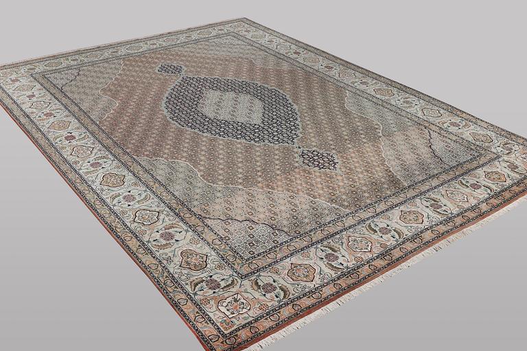 A carpet, Tabriz, part silk, 50 raj, ca 414 x 300 cm.