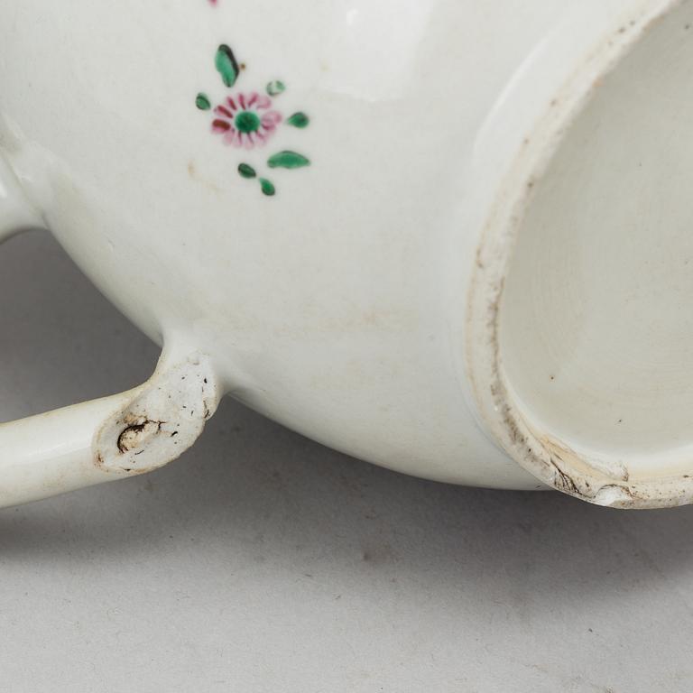 A famille rose teapot with cover and a dish, Qing dynasty, Qianlong (1736-95).