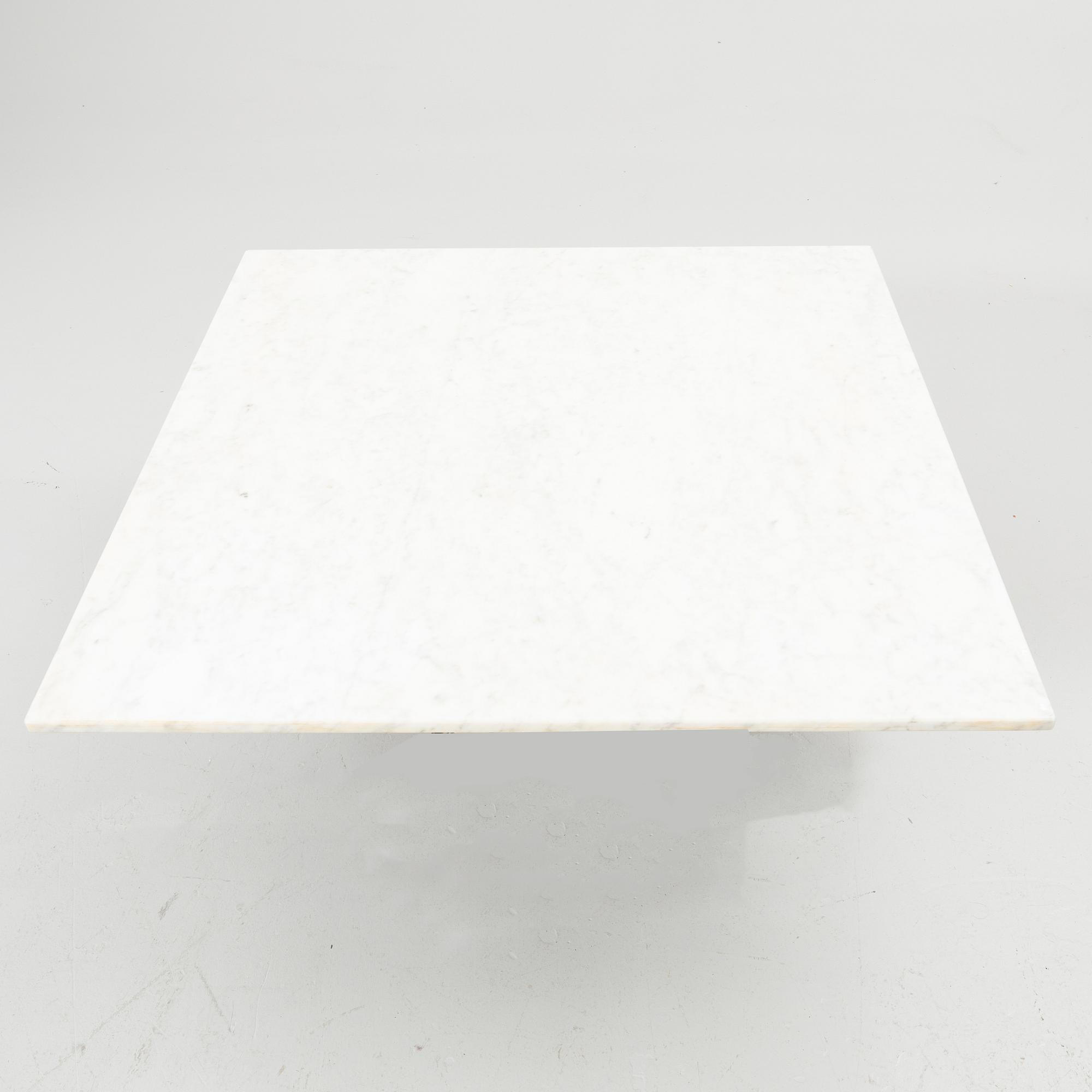 Coffee table, late 20th/early 21st century.