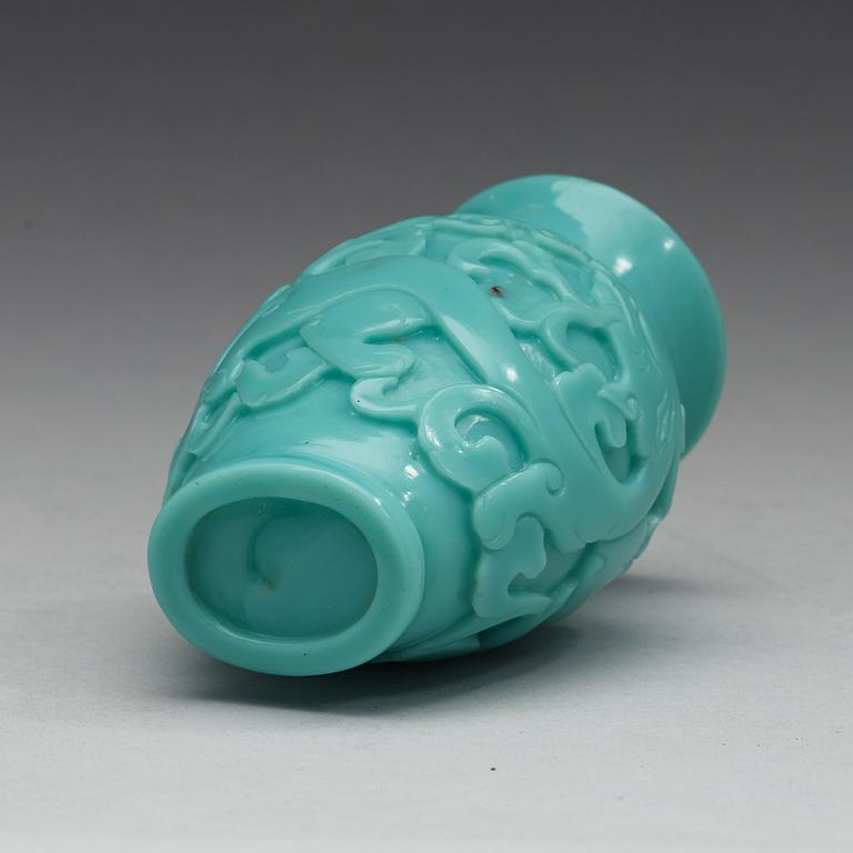 A turkoise green Beijing glass vase, Qing dynasty, 19th Century.