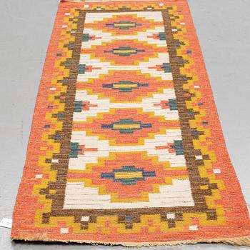 GALLERIMATTA, rölakan, ca 252,5 x 94-97 cm, signerad GK.