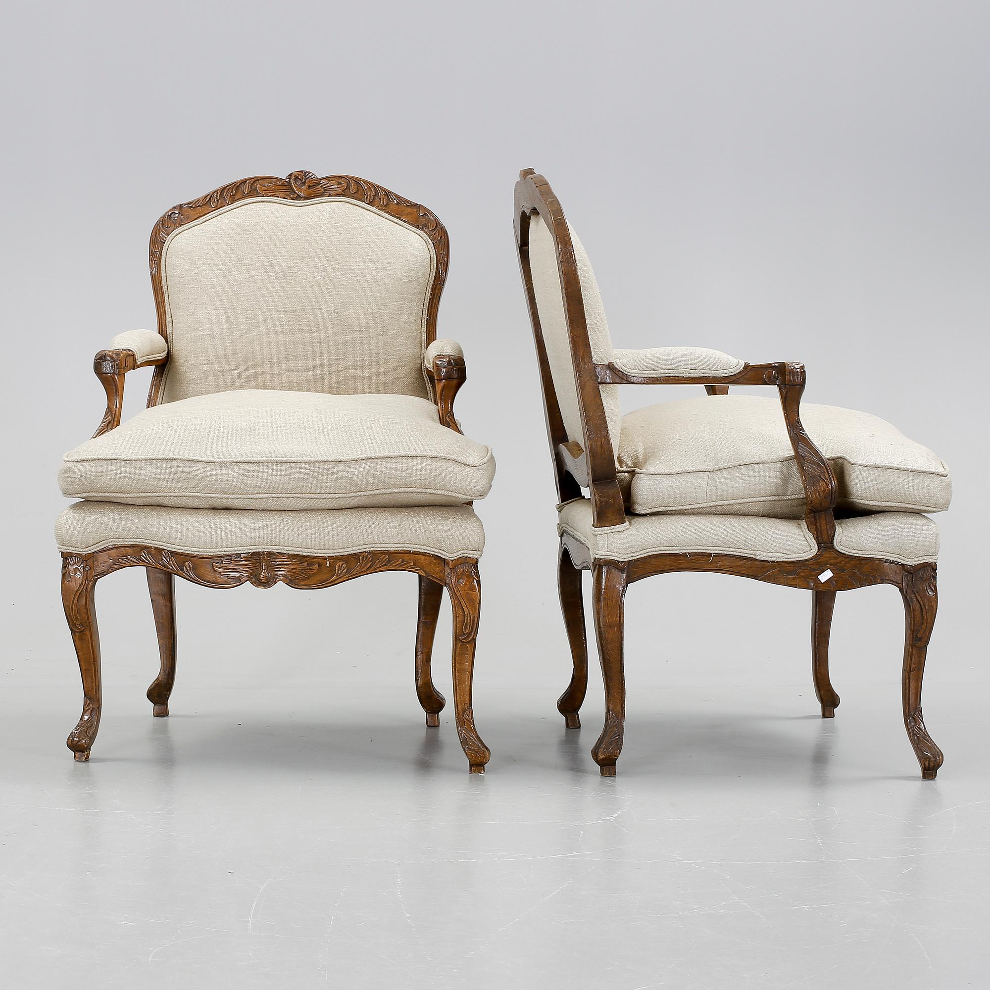 KARMSTOLAR, ett par, snarlika, Louis XV, 1700-talets andra hälft.