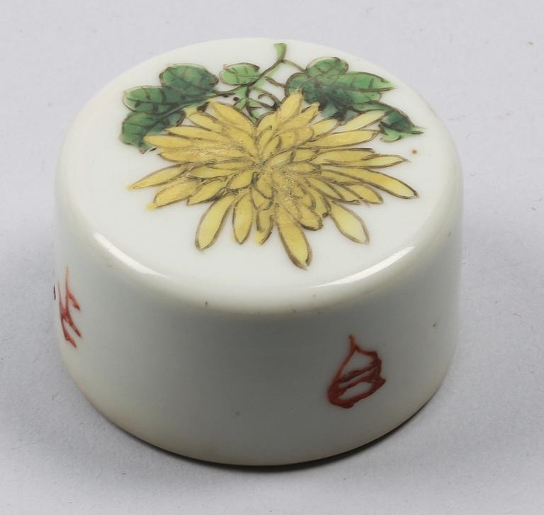 TEDOSOR, 2 st. Porslin. Kina.