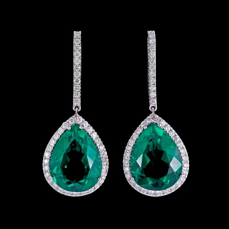 A pair of green quartz and brilliant cut diamond earrings, tot. 1.20 ct.