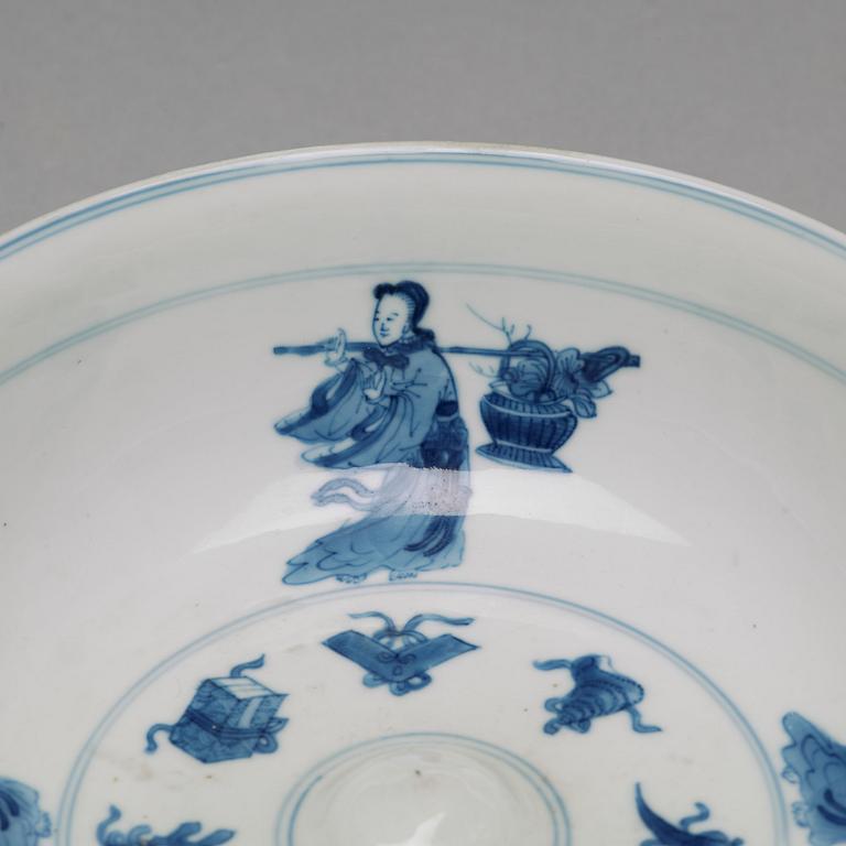 A blue and white bowl, Qing dynasty, Kangxi (1662-1722).