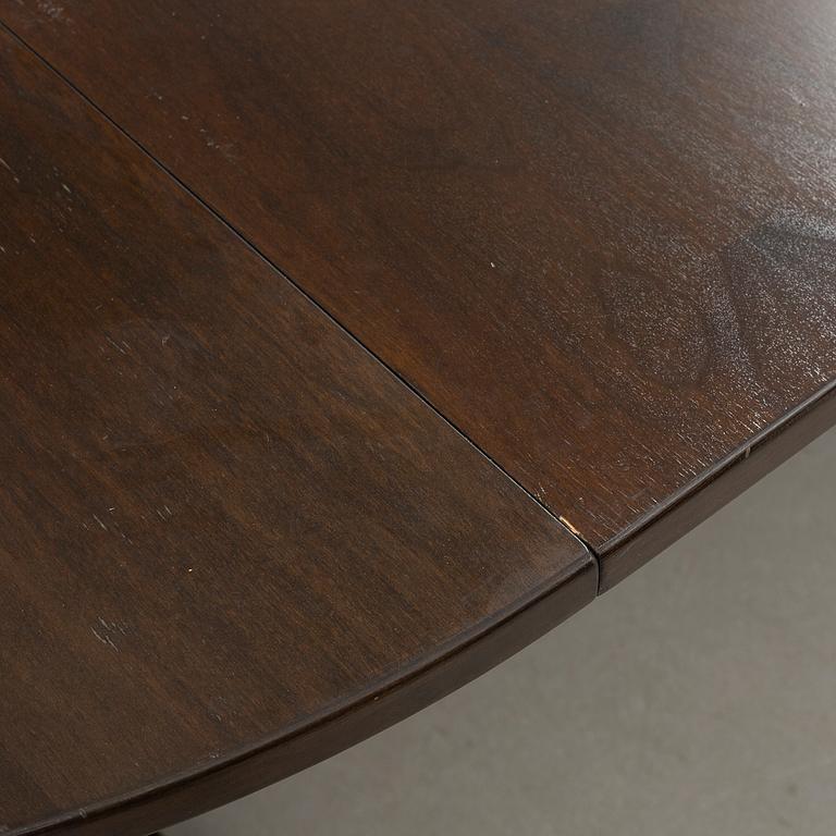 A diningroom furniture set of 7 pieces by Thonet from the second half of the 20th century.