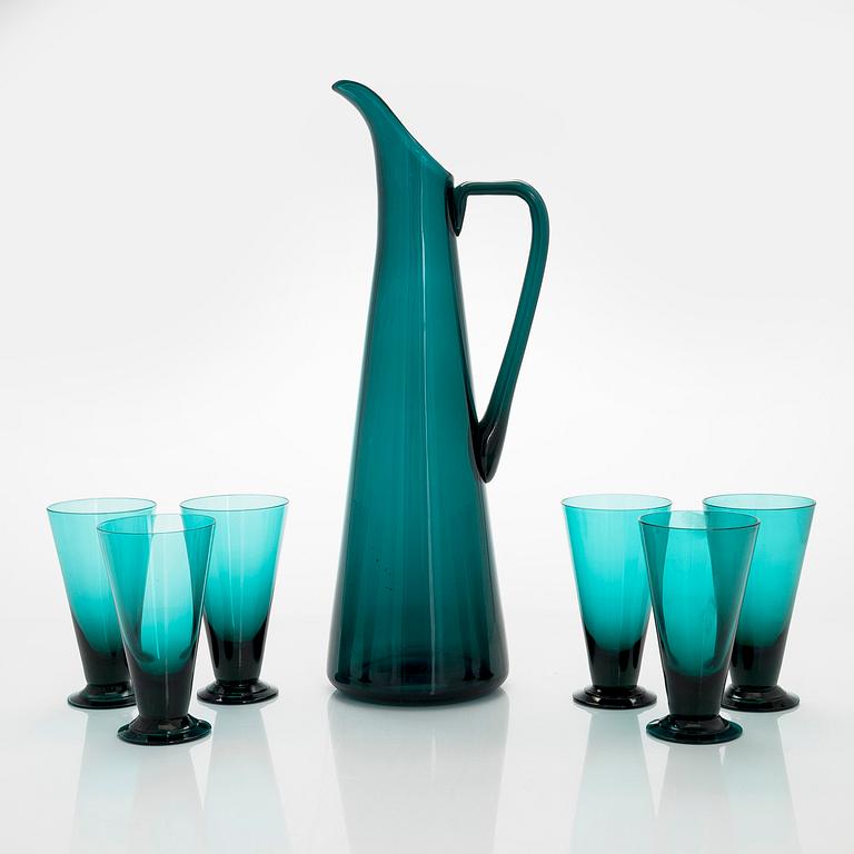 Nanny Still, A set of mid 20th century  jug and 6 goblets, T/335, for Riihimäki Glasswork. In production 1950-1970.