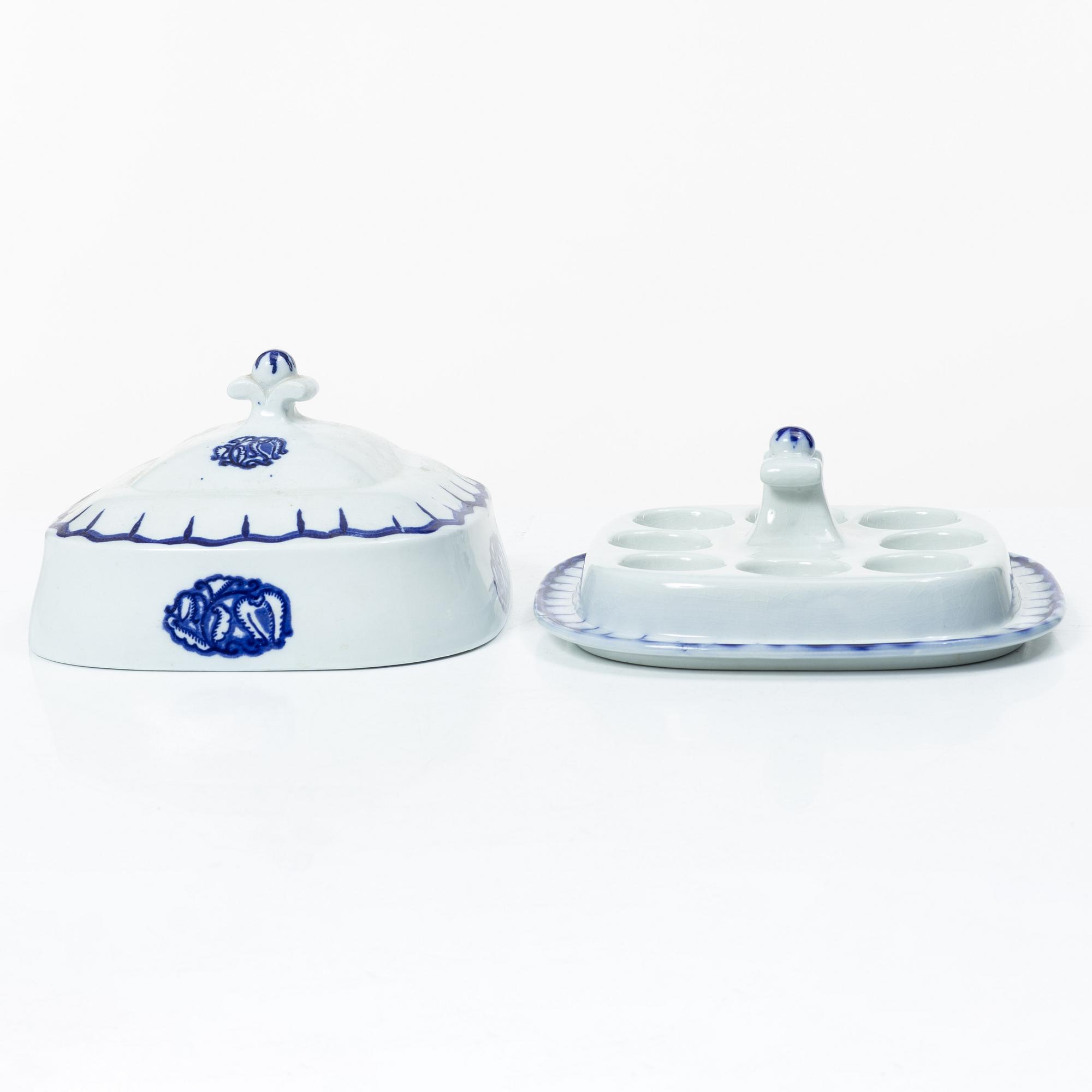 Wilhelm Kåge, 35 pieces of a 'Liljeblå' service, Gustafsberg, Sweden, 1918-1936.