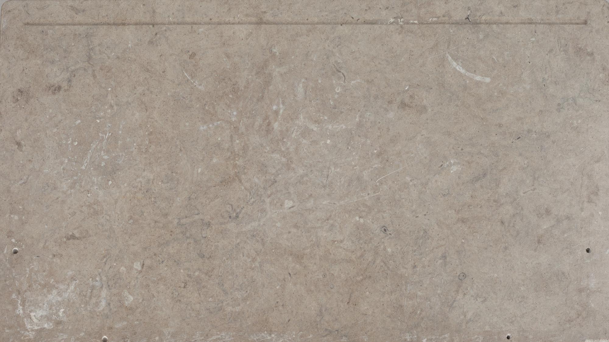 KOMMOD med kalkstensskiva, 1900-talets första hälft.