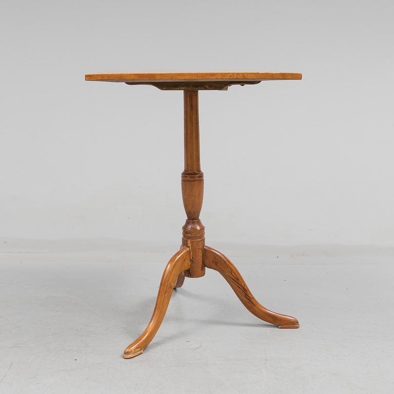 A table from the first half of the 19th century.