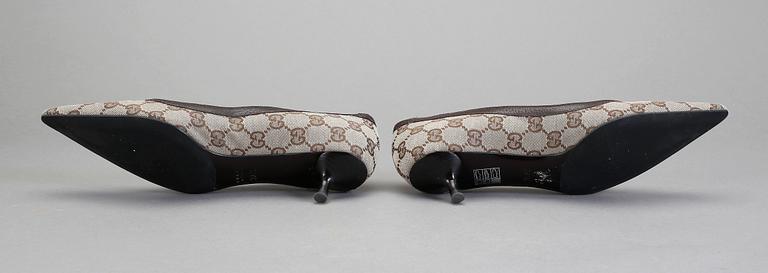 SKOR, Gucci.