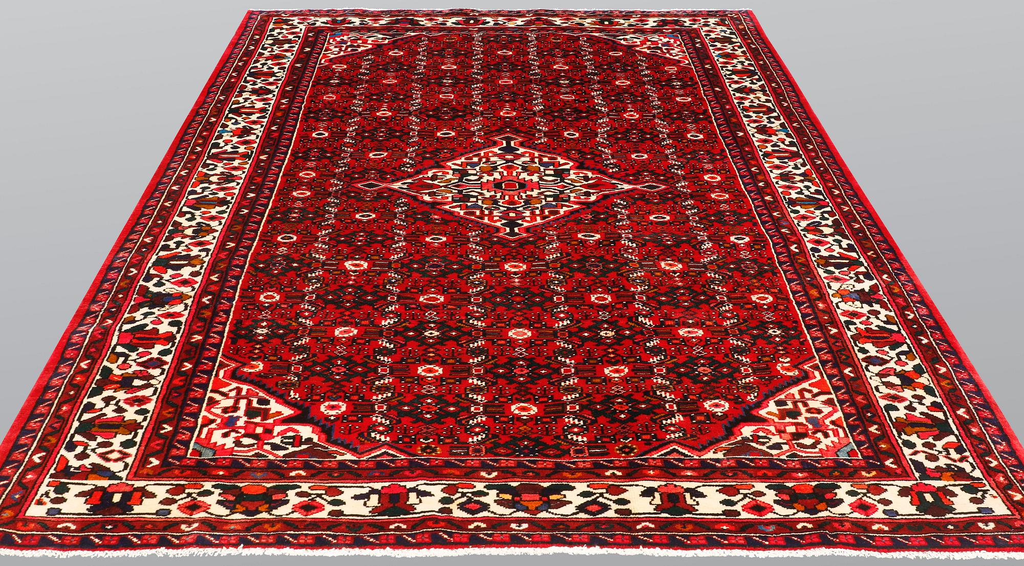 A carpet, Hamadan, ca 301 x 211 cm.