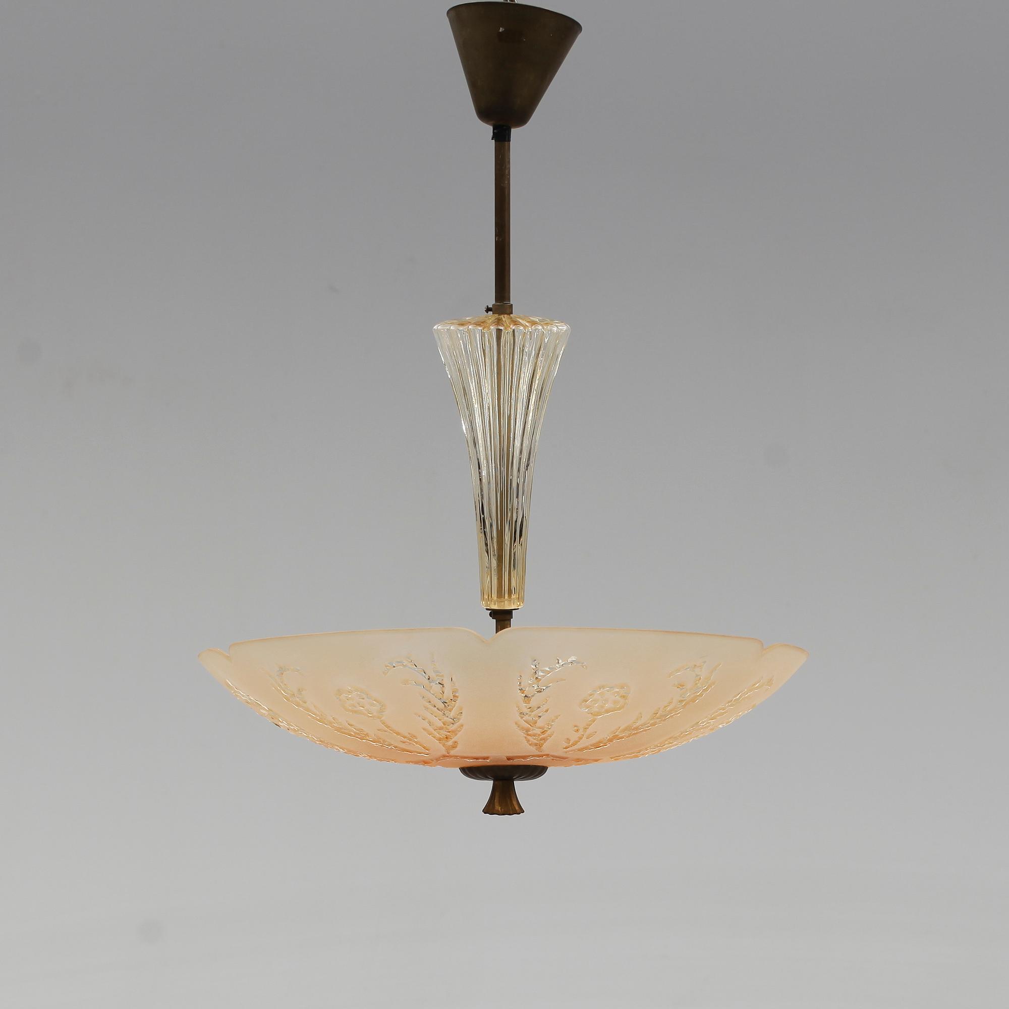 TAKLAMPA, 1900-talets första hälft. Höjd ca 63 cm.