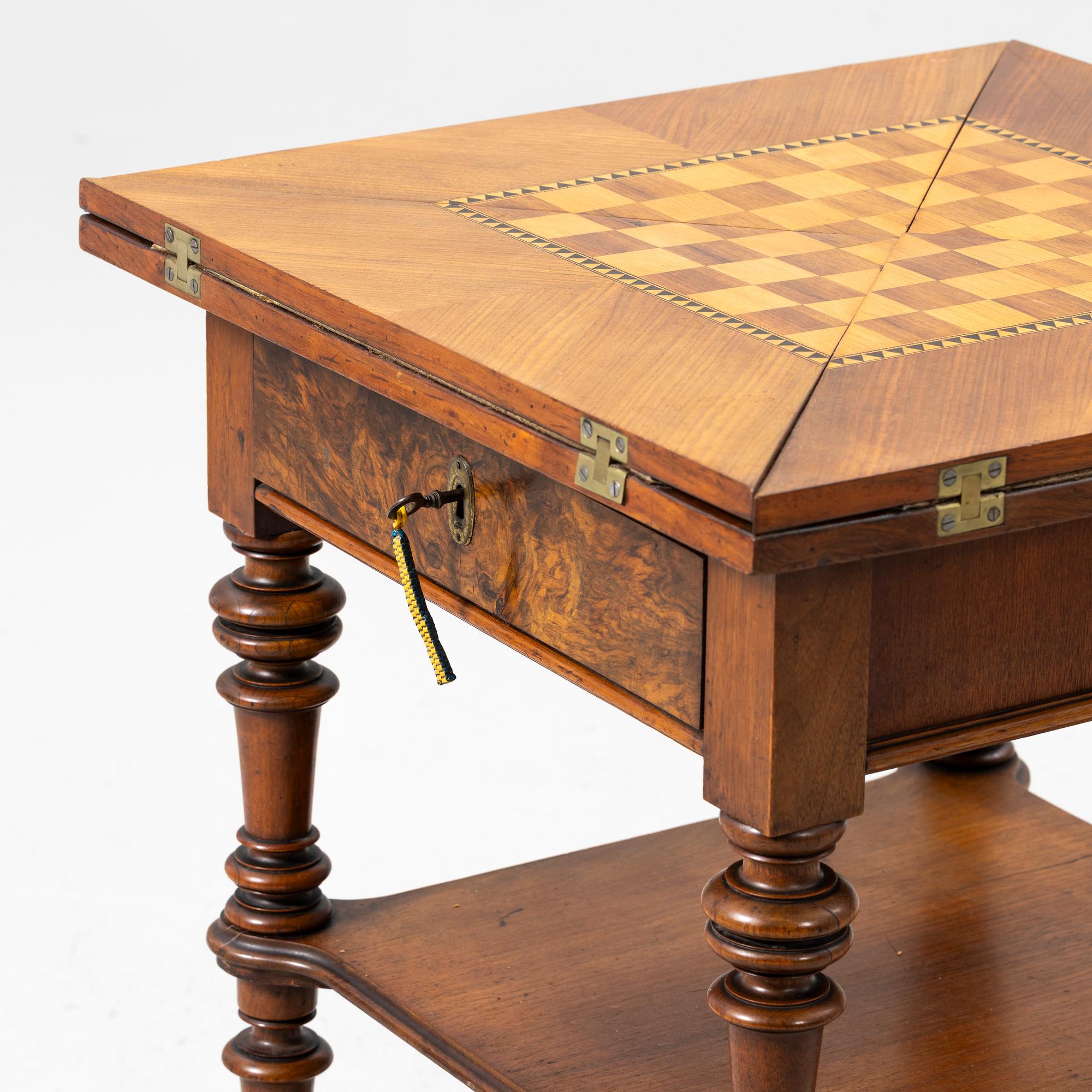 Drop-leaf card table, early 20th century.