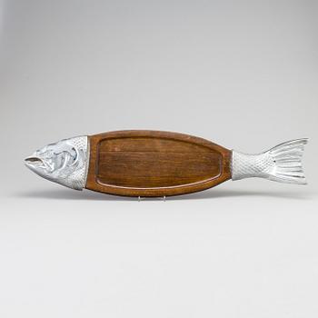 A fish plate in NS and wood, mid 20th century.