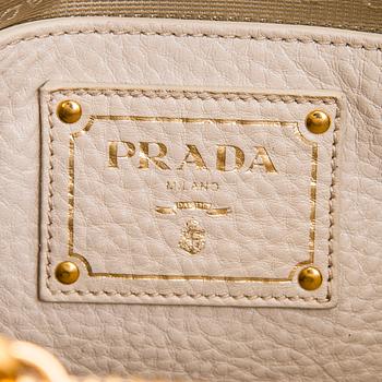Prada, a 'Vitello Daino Tote' bag.