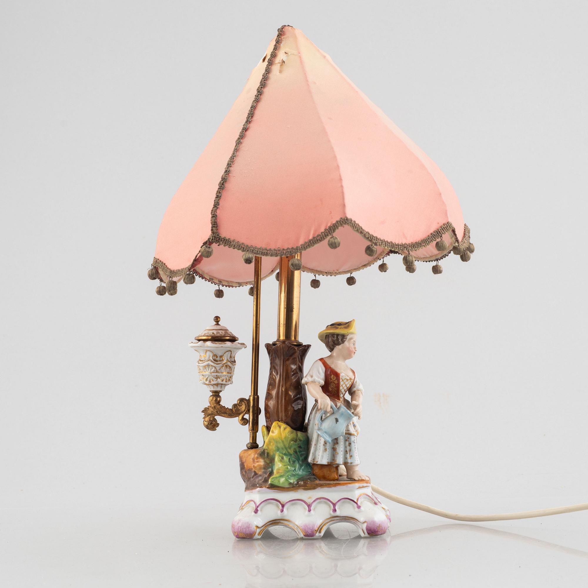 A porcelain table lamp, 19th century.