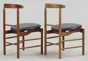 A pair of Greta Magnusson Grossman walnut and artificial leather chairs, for Glenn of California, USA 1950's.