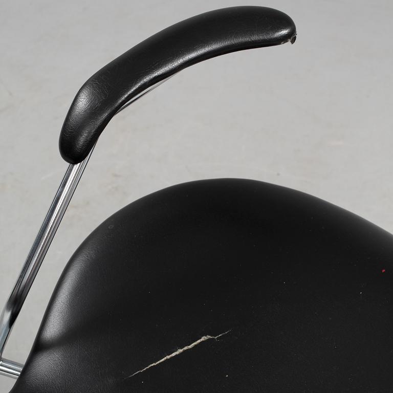 KARMSTOL, "Sjuan", Arne Jacobsen, Fritz Hansen, detta exemplar tillverkat 1974.
