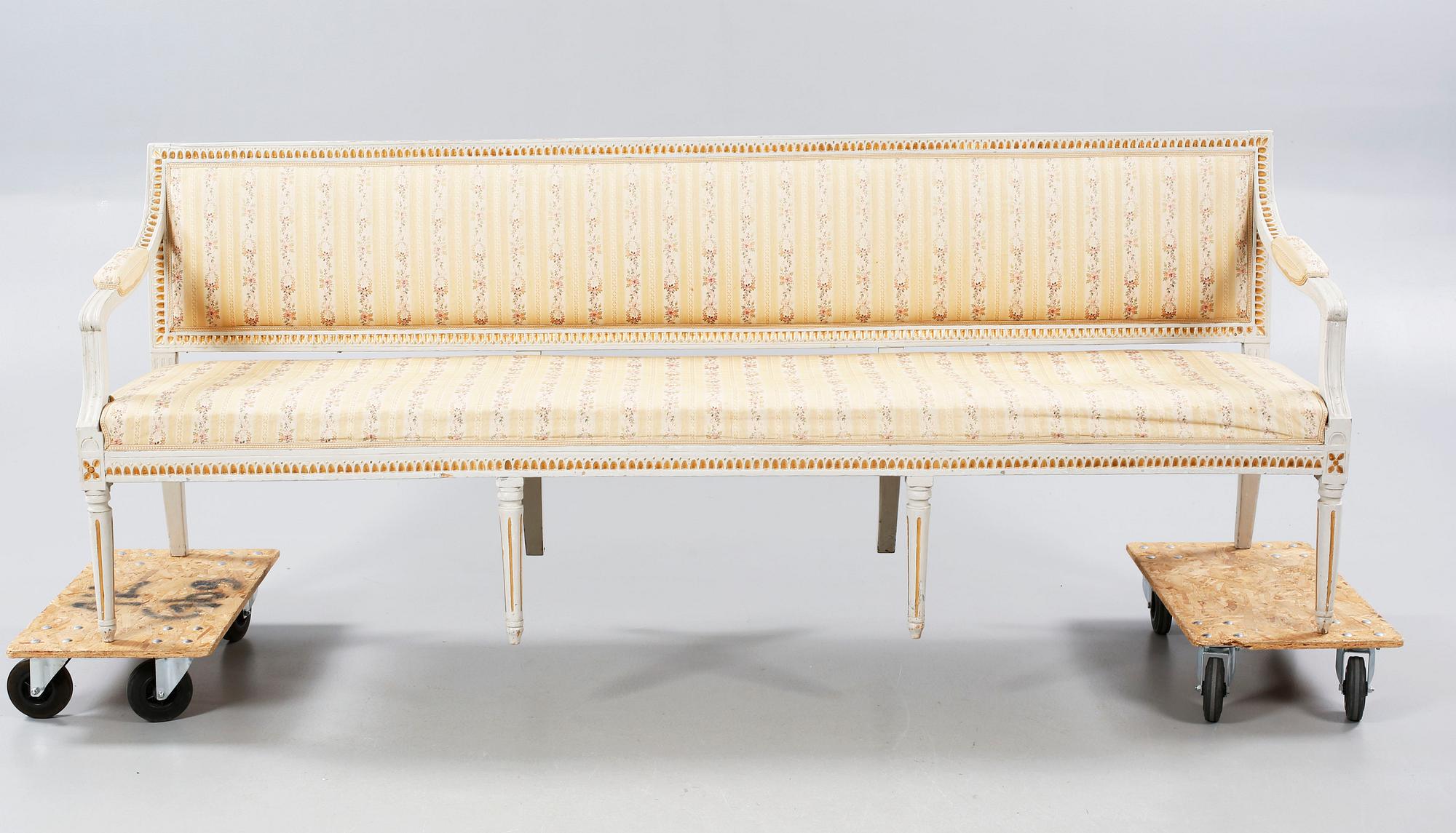 A Late 18th century gustavian sifa.