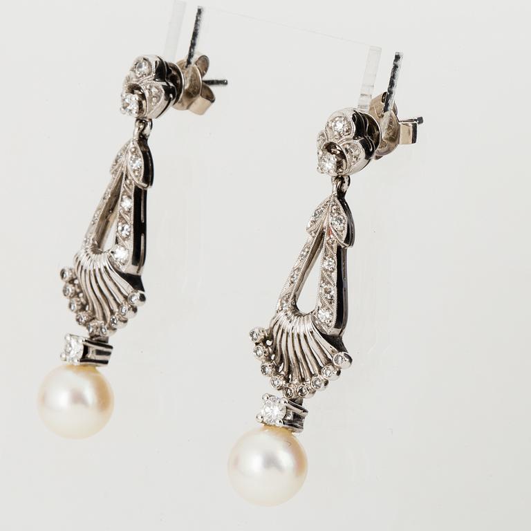 A PAIR OF EARRINGS.