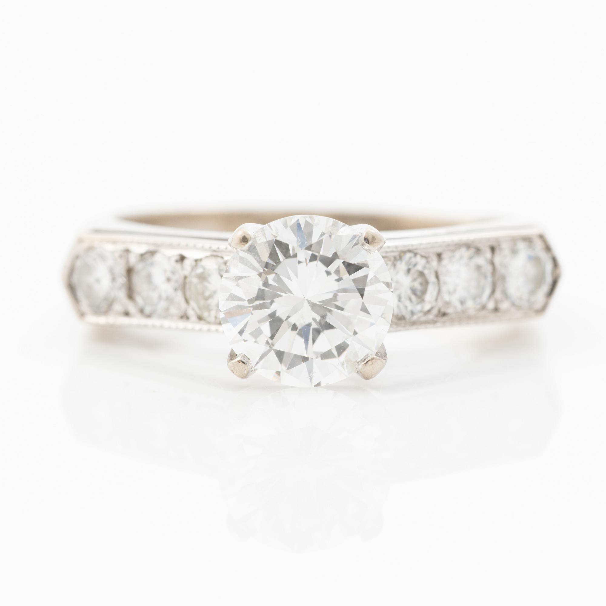 Ring, 18K white gold with brilliant-cut diamonds.