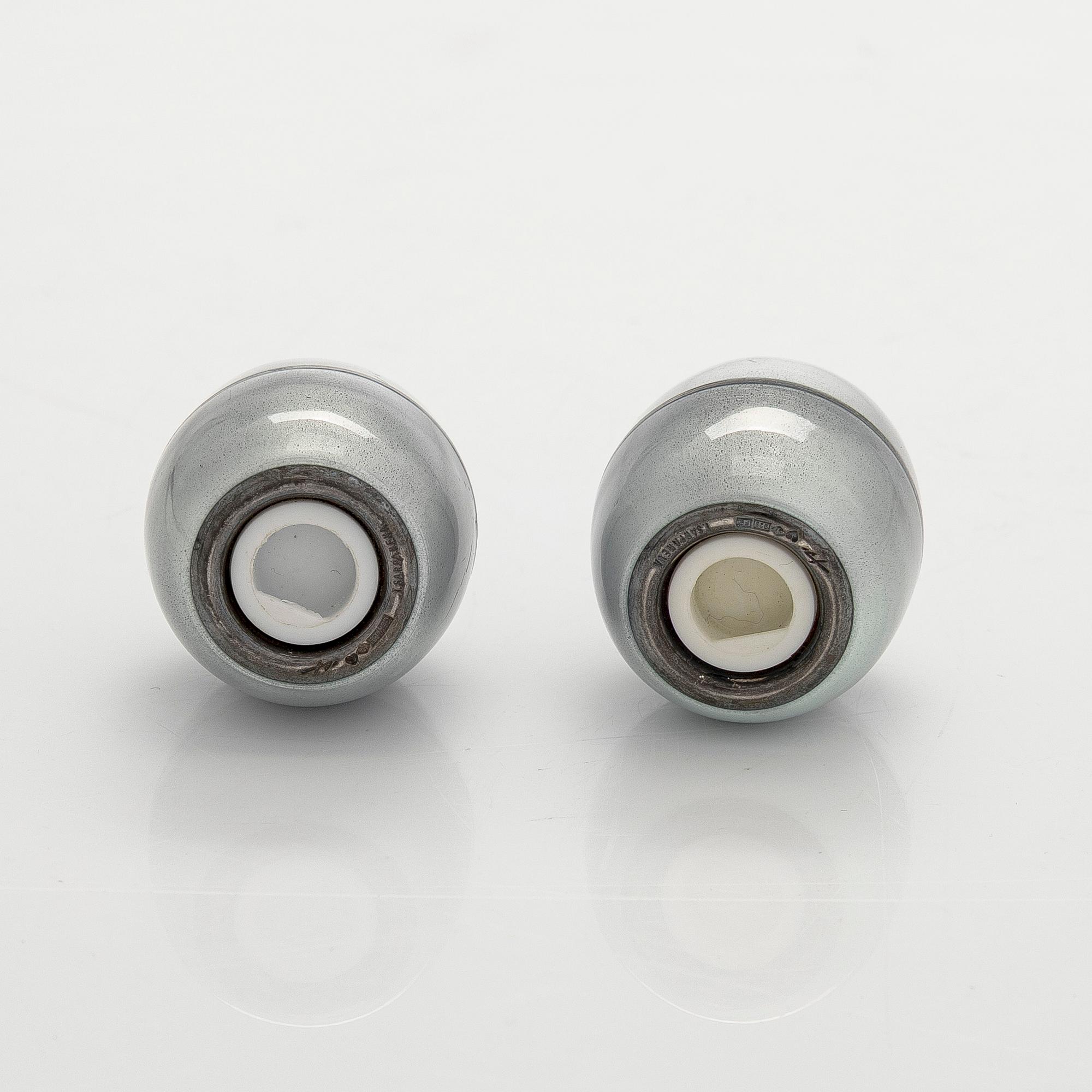 Timo Sarpaneva, Salt and pepper shakers in enamelled sterling silver, Tillander, Helsinki 1992.