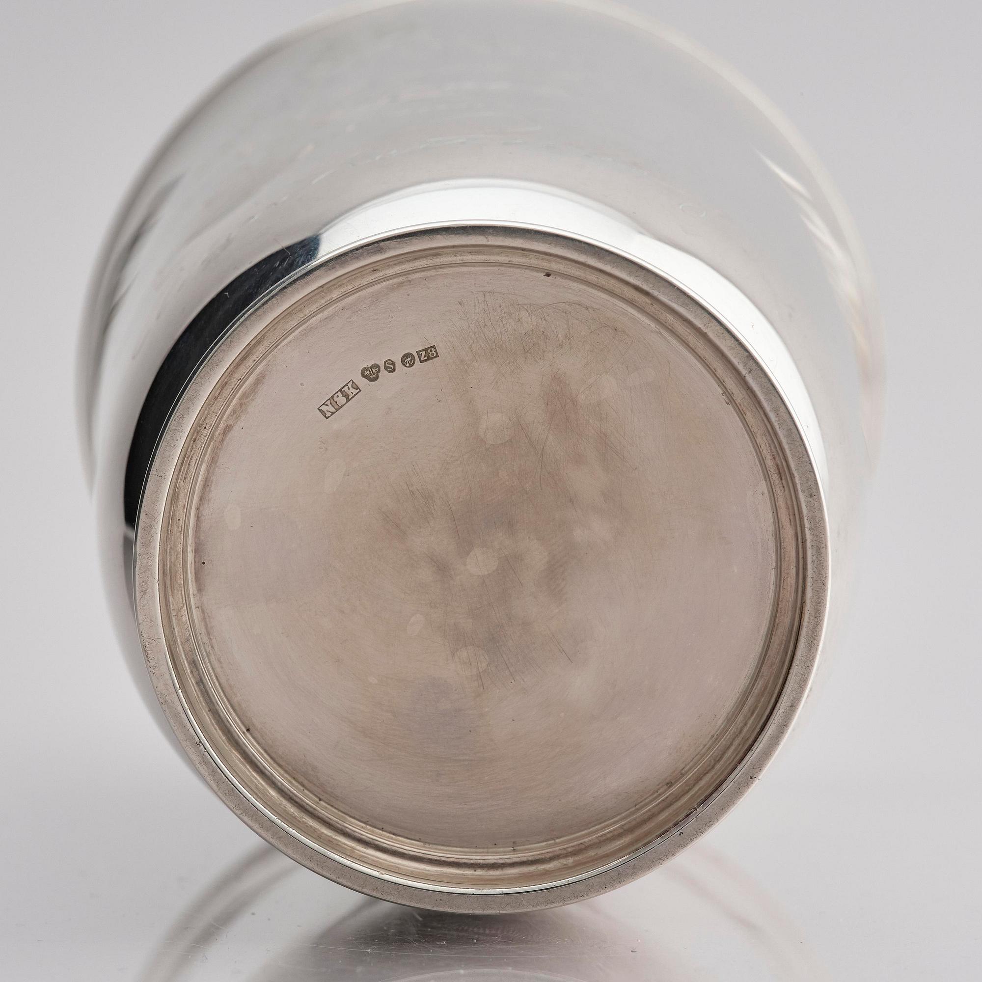 A silver cocktail shaker, mark of Nordisk silverkonst, Ramlösa, Sweden 1950.