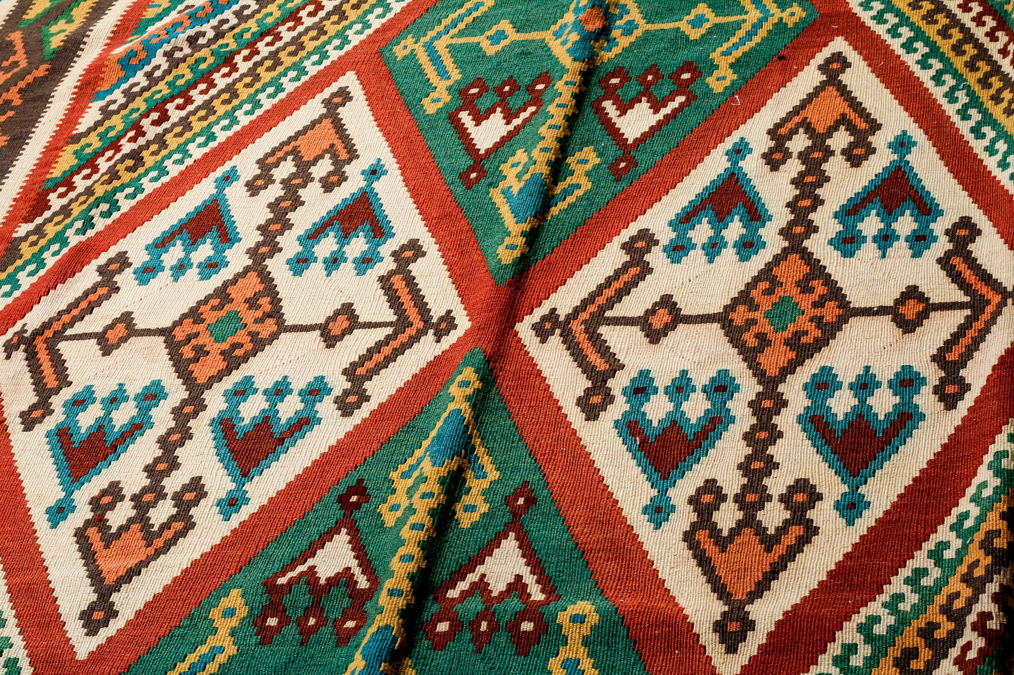 MATTA, kelim kashgai, 292 x 206 cm.