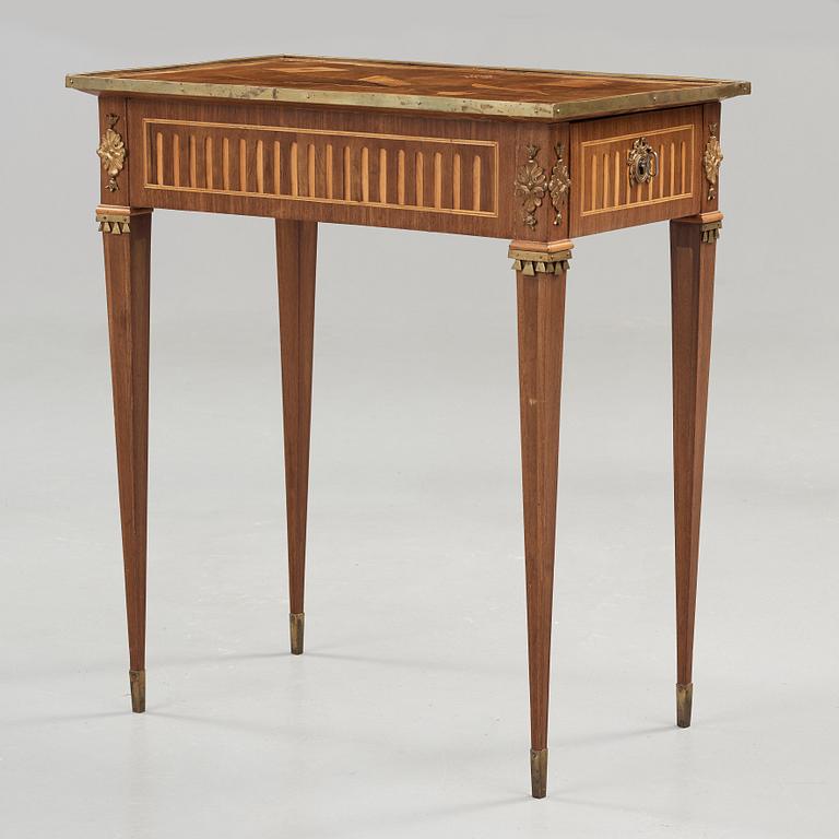 A Gustavian late 18th century table by Anders Lundelius (master in Stockholm 1778-1823), not signed.