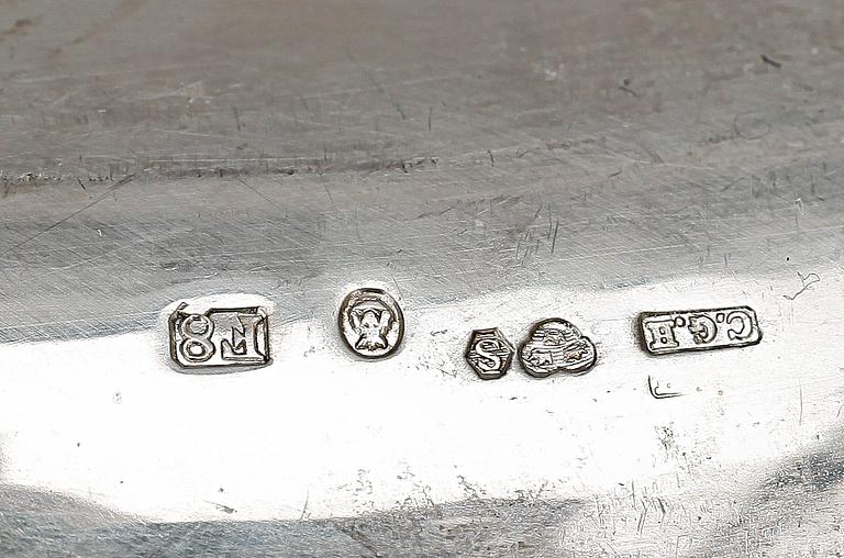 BRICKA samt FAT, 3 delar. silver,bla  C G Hallberg, Stockholm, 1932, 1939 resp 1941. Totalvikt 1404 g.