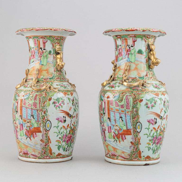 A pair of famille rose Canton vases, Qing dynasty, late 19th century.