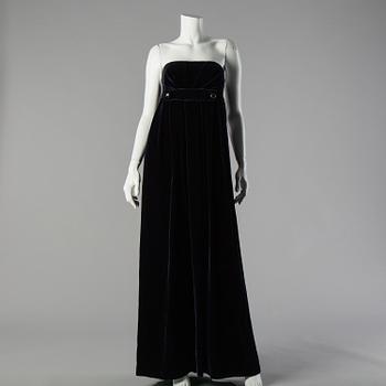 a Vera wang dress size 42/8.