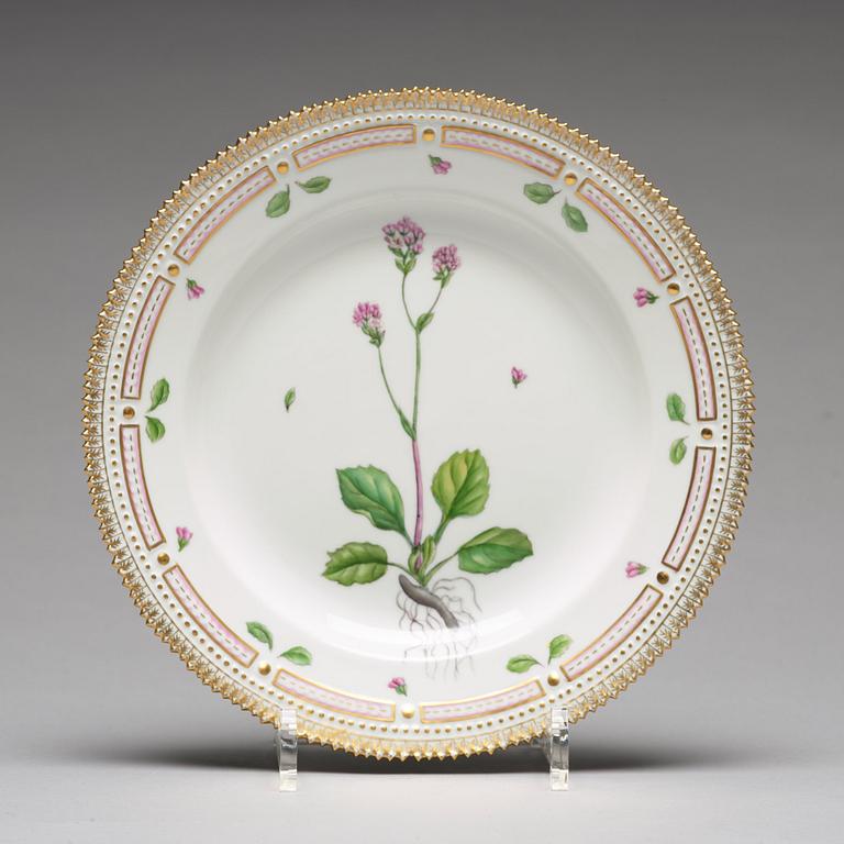 TALLRIKAR, sex stycken, porslin. "Flora Danica", Royal Copenhagen, Danmark, 1900-tal.