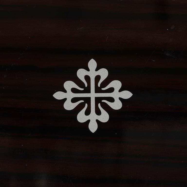 Patek Philippe, box.