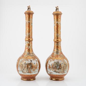 A pair of large Japanese porcelain vases with covers, Meiji period (1868-1912).