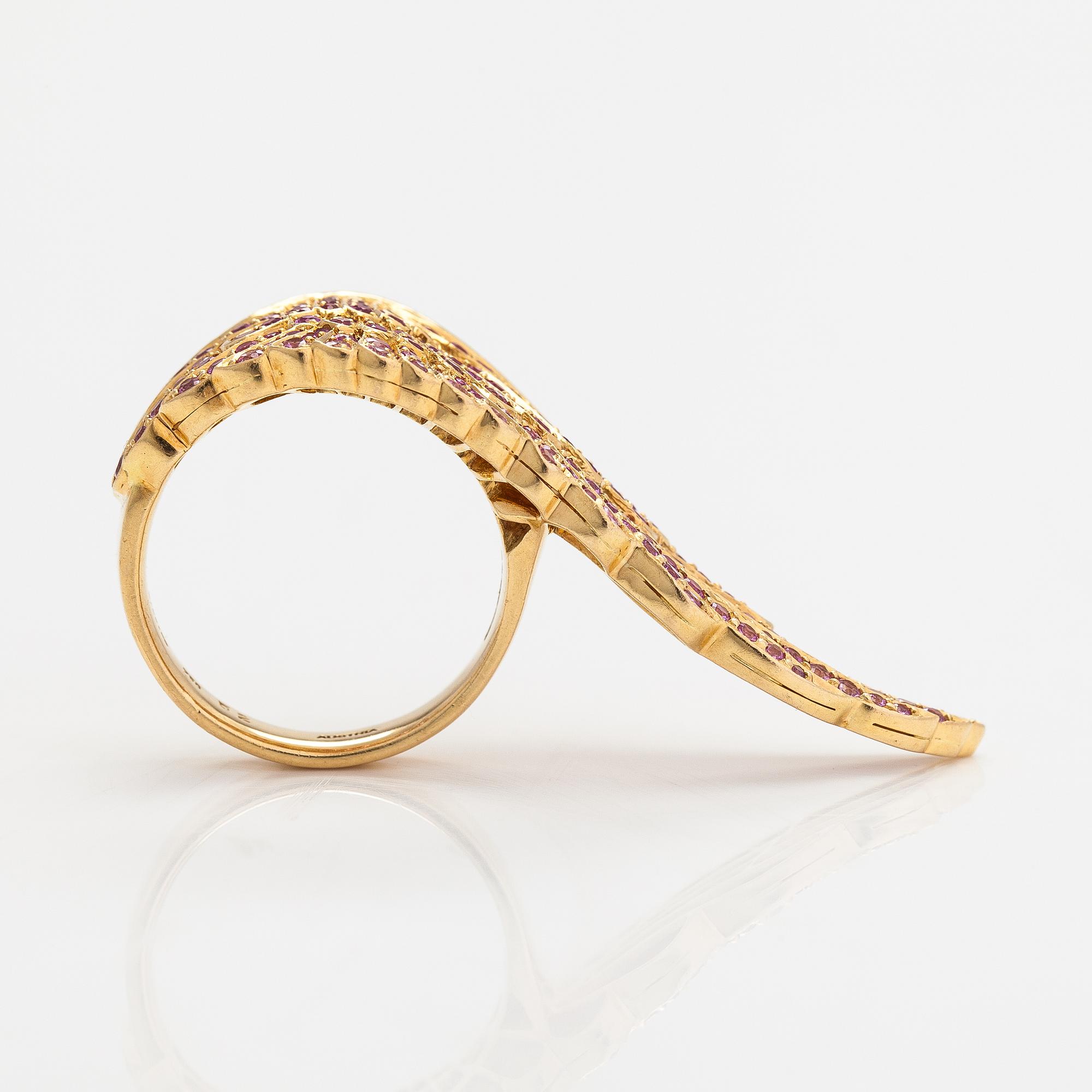 Garrard, ring "Wings", 18K guld och rubiner. Märkt Garrard 52 Austria.