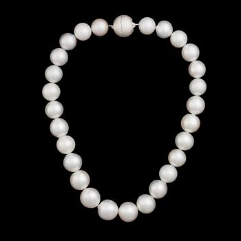 A PEARL NECKLACE, cultured South Sea pearls.