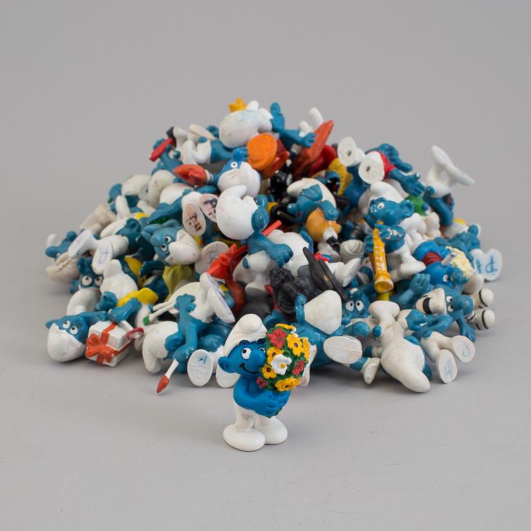 96 1970s/1980s smurf figures.