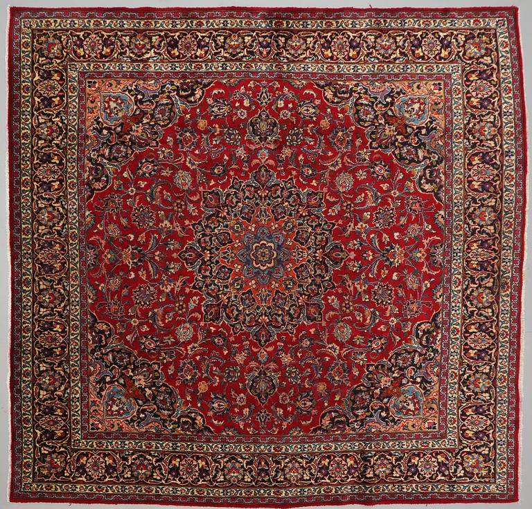 MATTA, troligen Meshed, old, 292 x 288 cm.