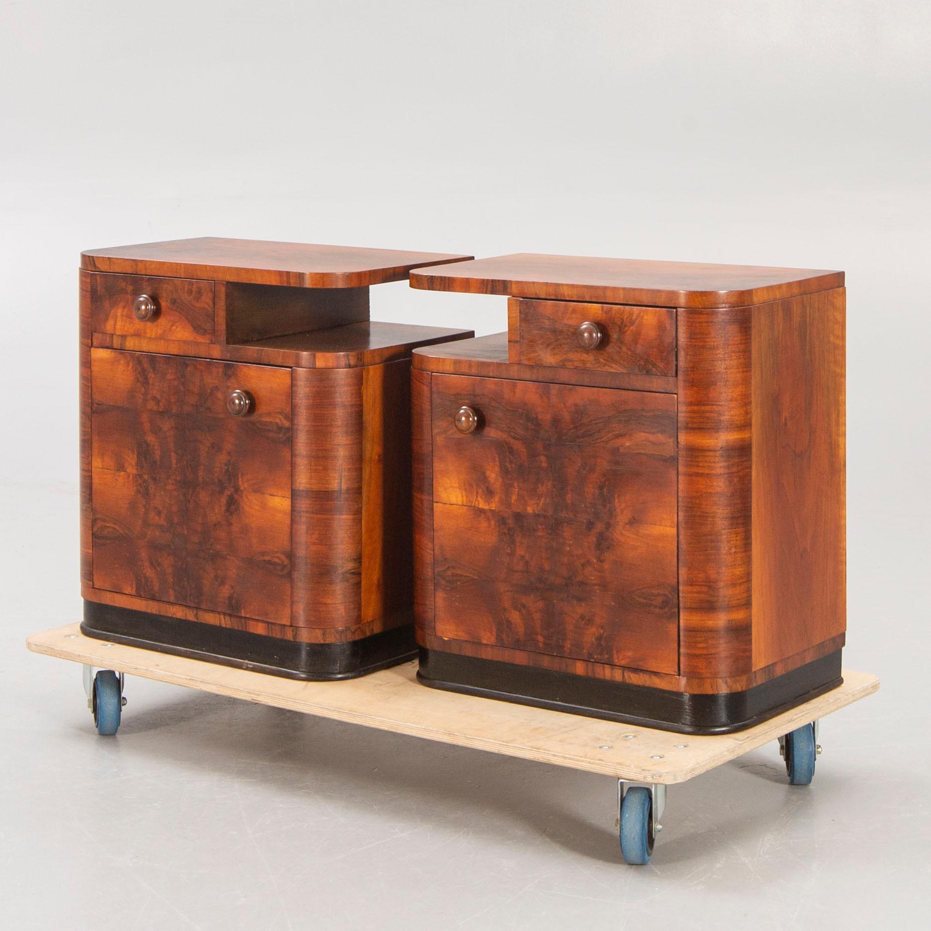 Sängbord ett par 1930/40-tal.