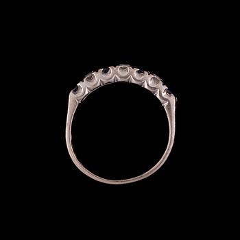 RINGAR, 2 st, 18K vitguld, diamanter och safirer. Vikt totalt ca 8,4 g.