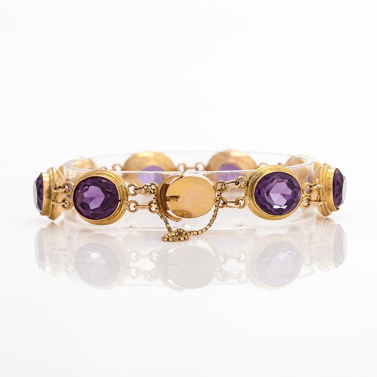 A ca. 15K gold bracelet with oval faceted synthetic sapphires.