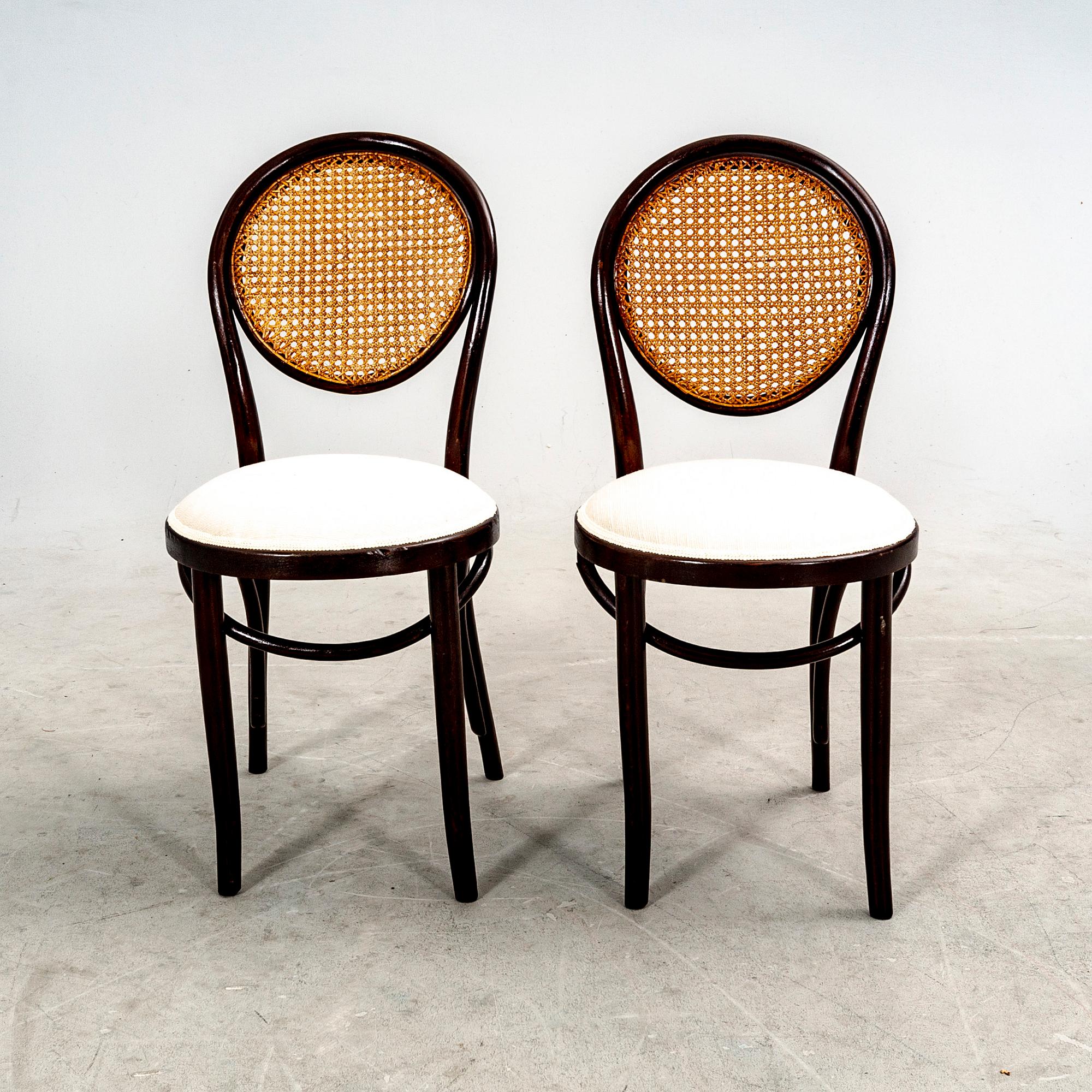 A set of four stained wood chairs, first half of the 20th century.