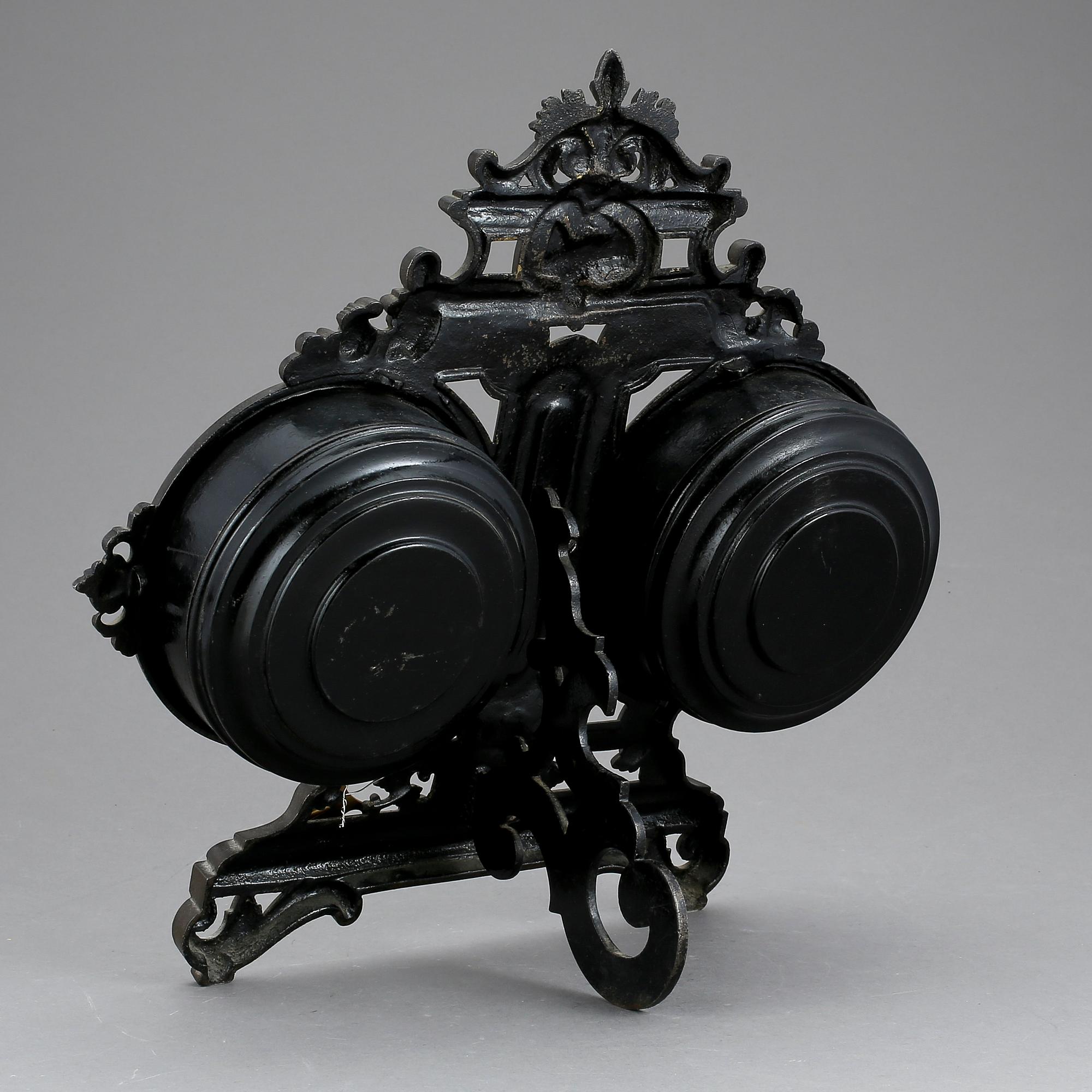 BORDSDUR OCH BAROMETER, omkring 1900.
