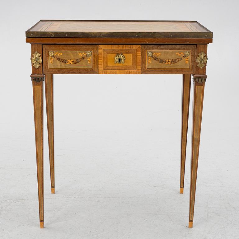 Damarbetsbord/spelbord, gustaviansk stil, 1900-talets första hälft.