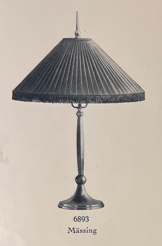 Harald Notini, bordslampa, modell "6893", Arvid Böhlmarks Lampfabrik, Stockholm, 1920-tal.