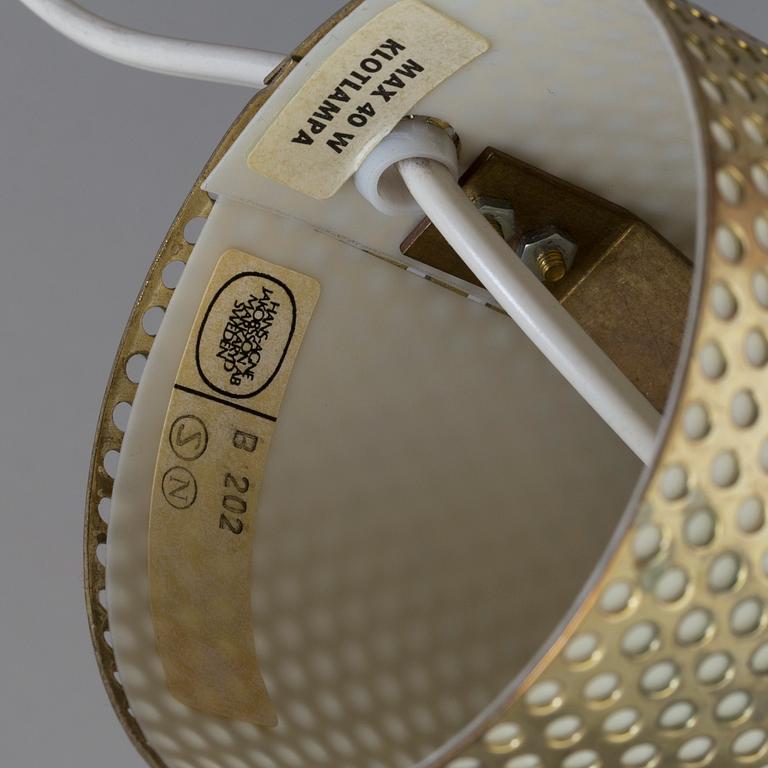 HANS-AGNE JAKOBSSON, bordslampa, mässing. Etikettmärkt. Troligen 1960 / 70-tal.